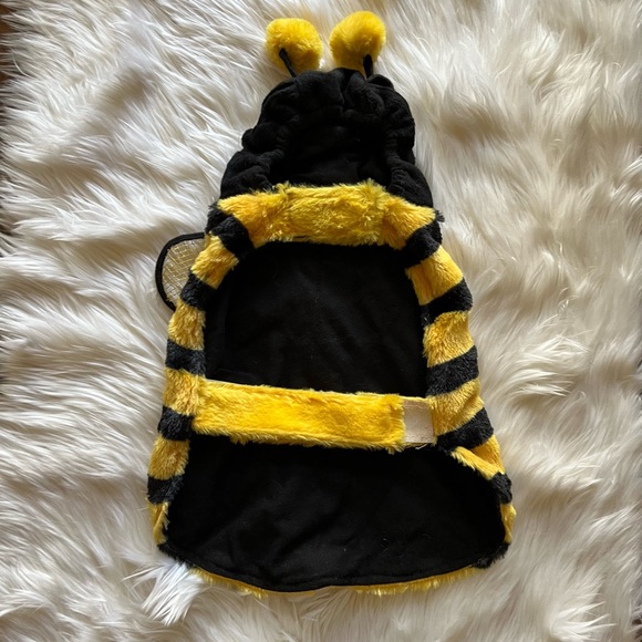 Pet Bumble Bee Costume. Size Large - Picture 3 of 8